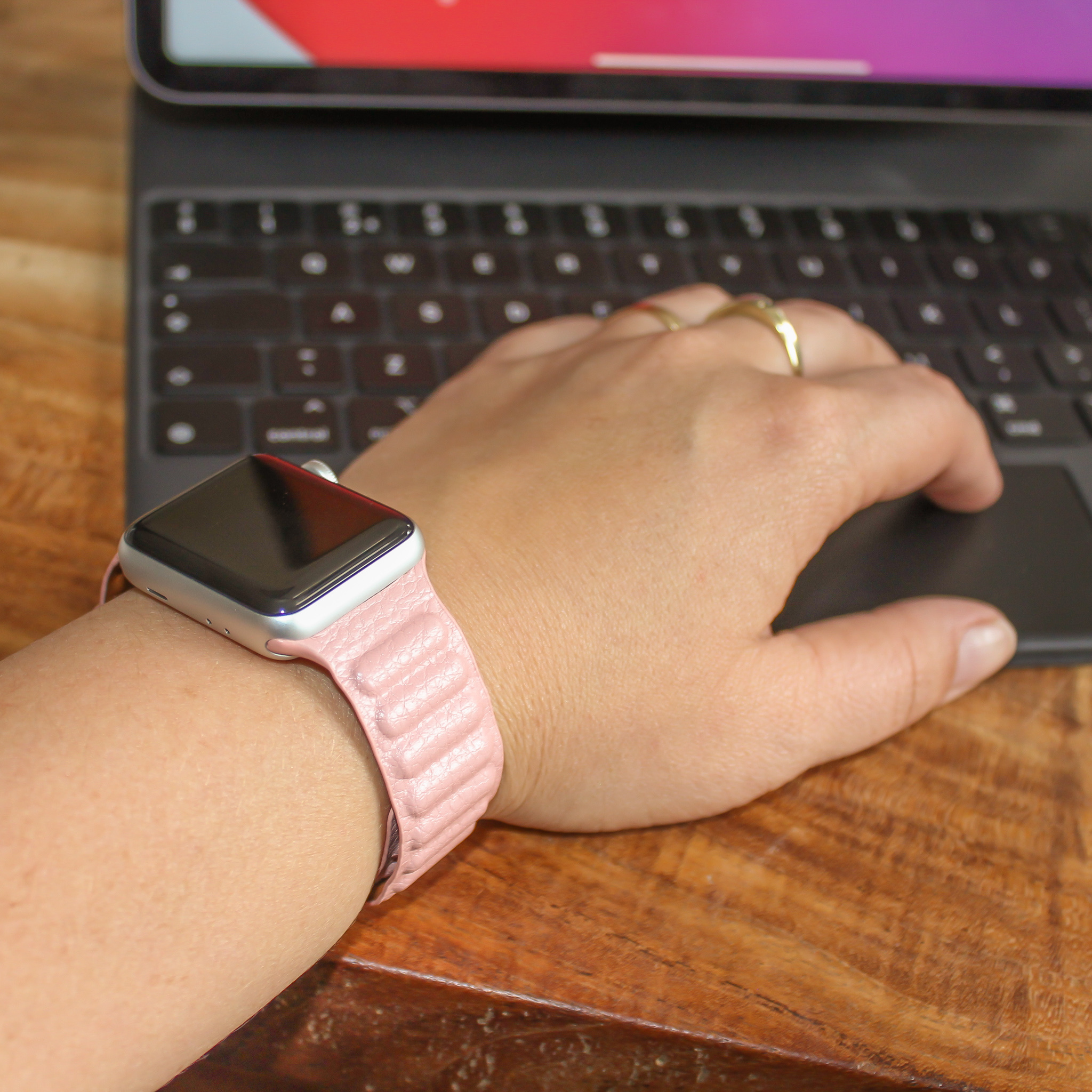 Bracelet en cuir solo Apple Watch - rose