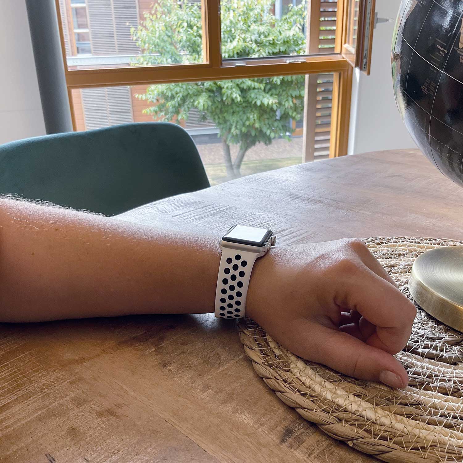 Bracelet sport double Apple Watch - blanc antique noir