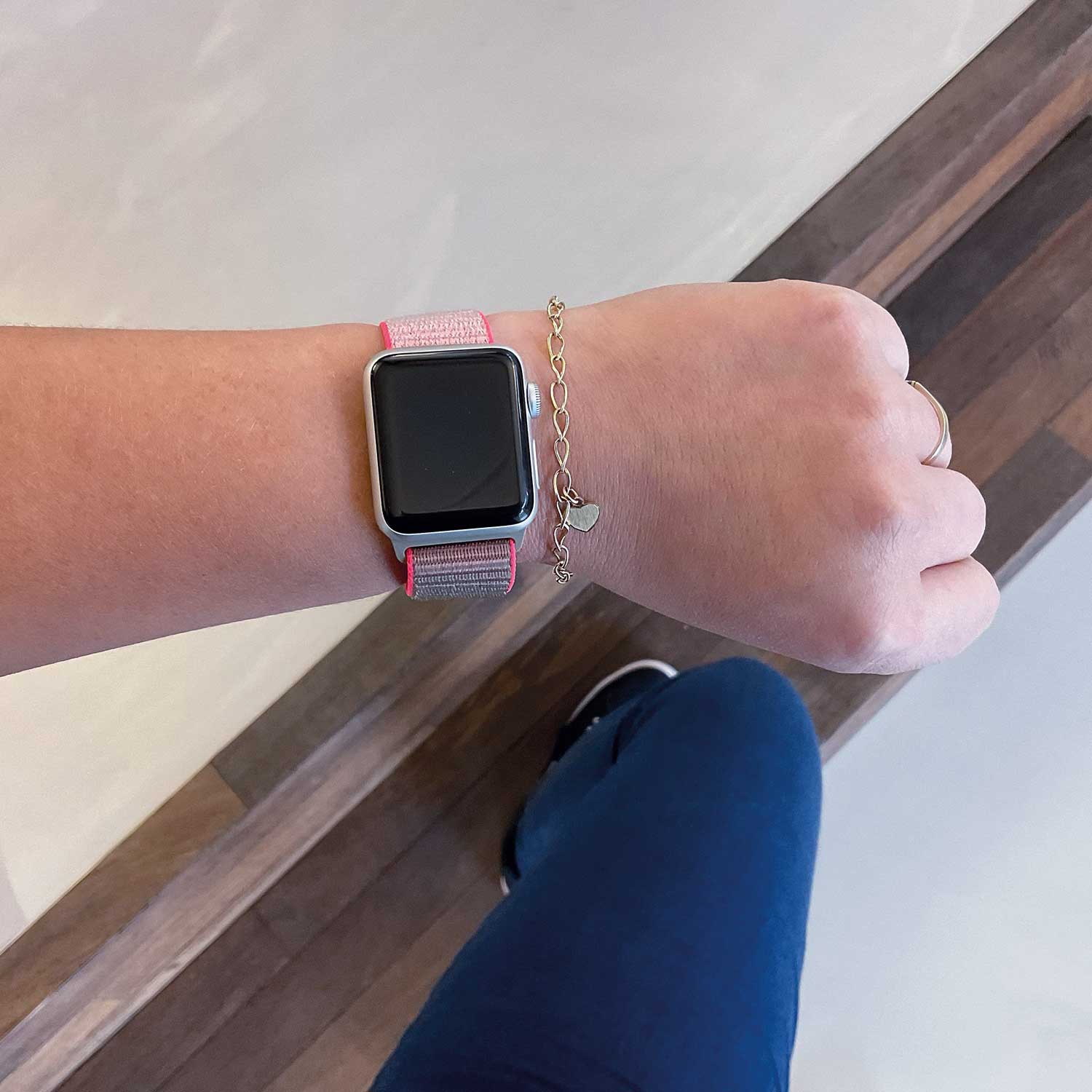 Bracelet boucle sport en nylon Apple Watch - rose fluo