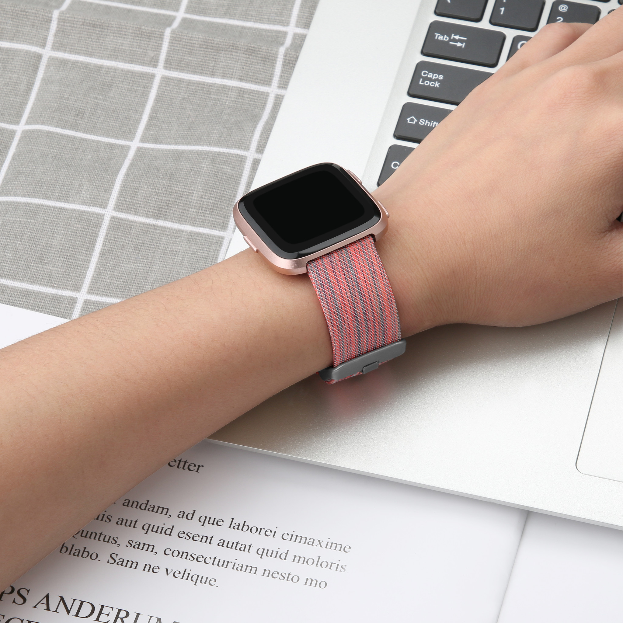 Bracelet boucle sport en nylon Fitbit Versa - orange rayé