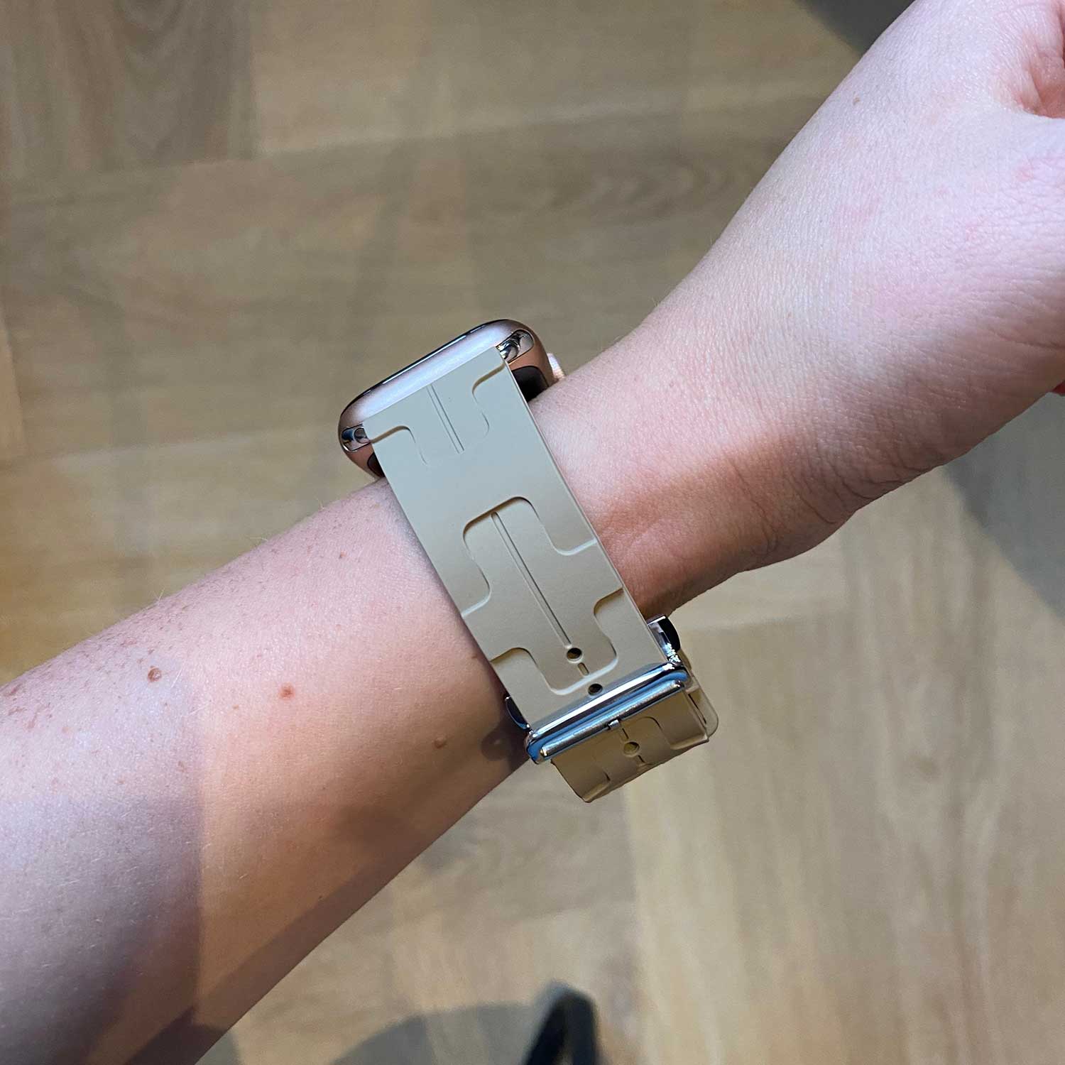 Bracelet sport Hermès simple tour kilim Apple Watch - noyer