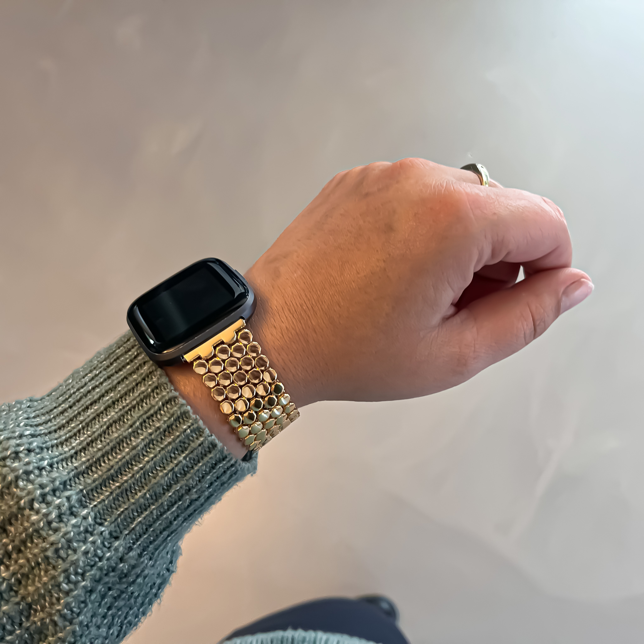 Bracelet acier poisson Fitbit Versa - or