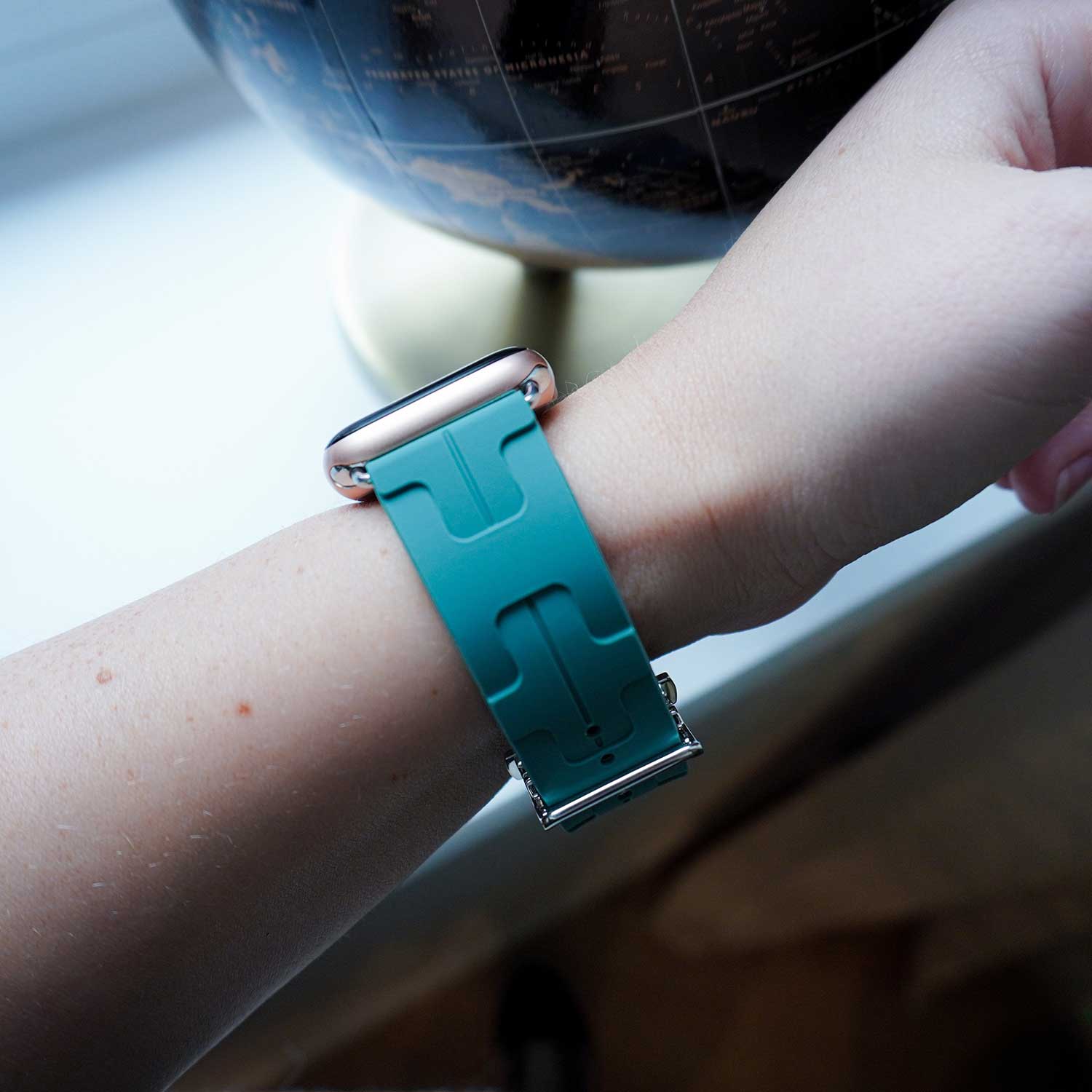 Bracelet sport Hermès simple tour kilim Apple Watch - vert sapin