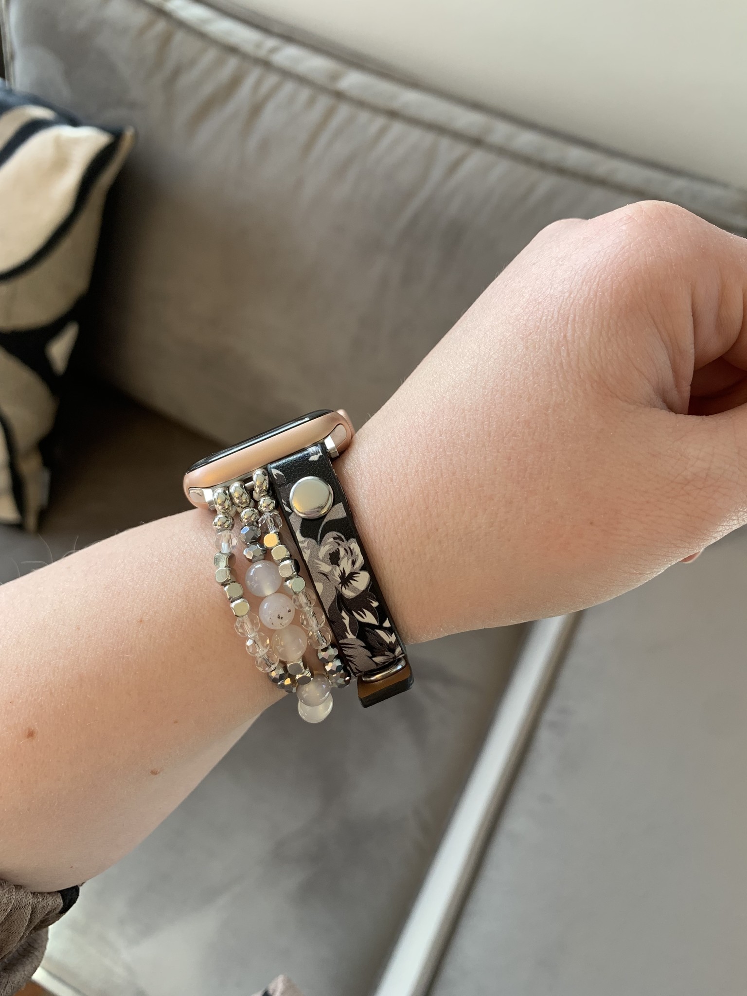 Bracelet en cuir bijoux Apple Watch - fleurs noir