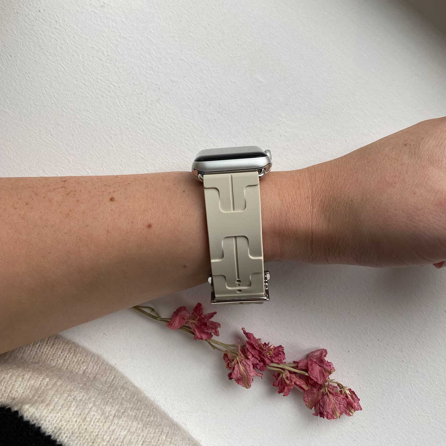 Bracelet sport Hermès simple tour kilim Apple Watch - beige