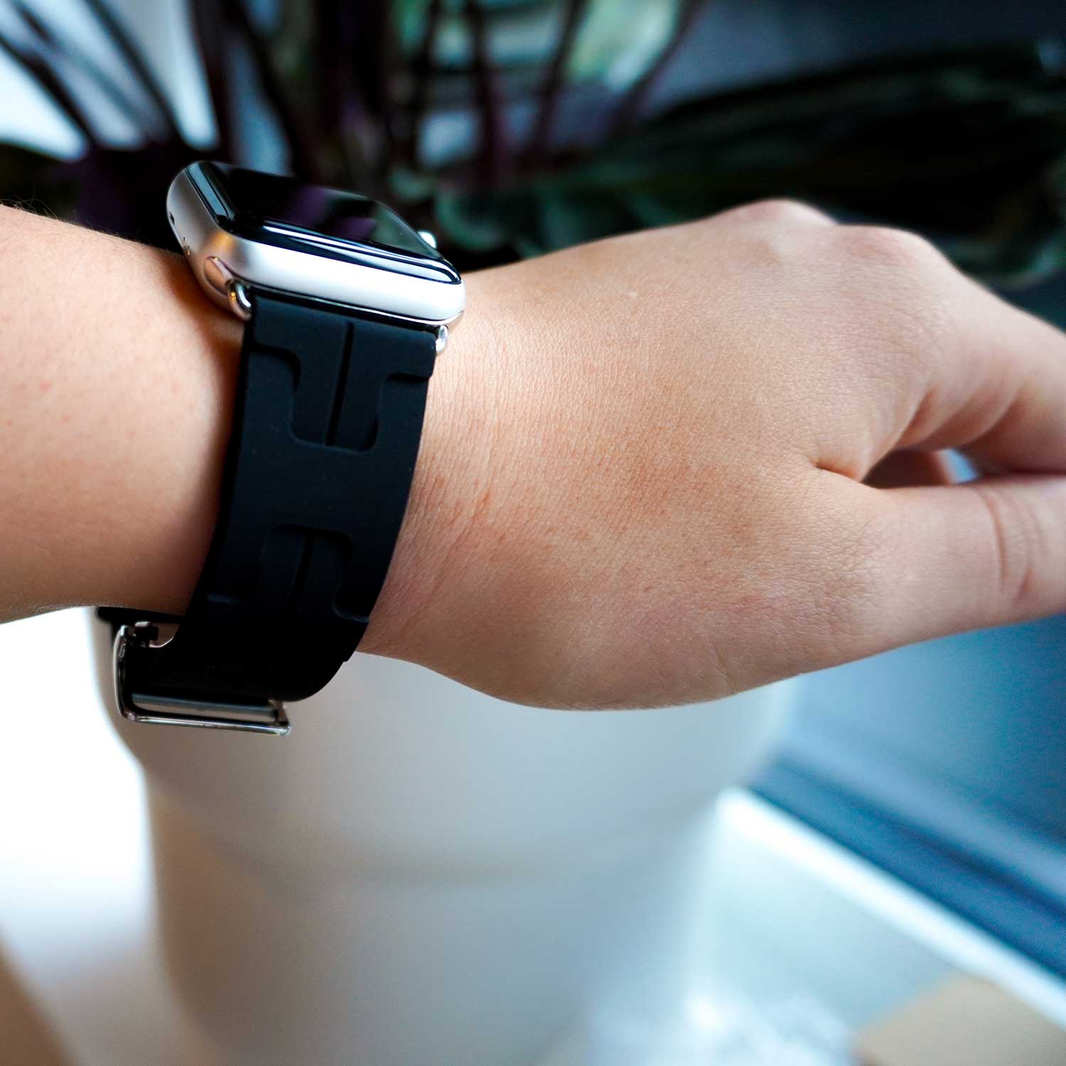 Bracelet sport Hermès simple tour kilim Apple Watch - noir