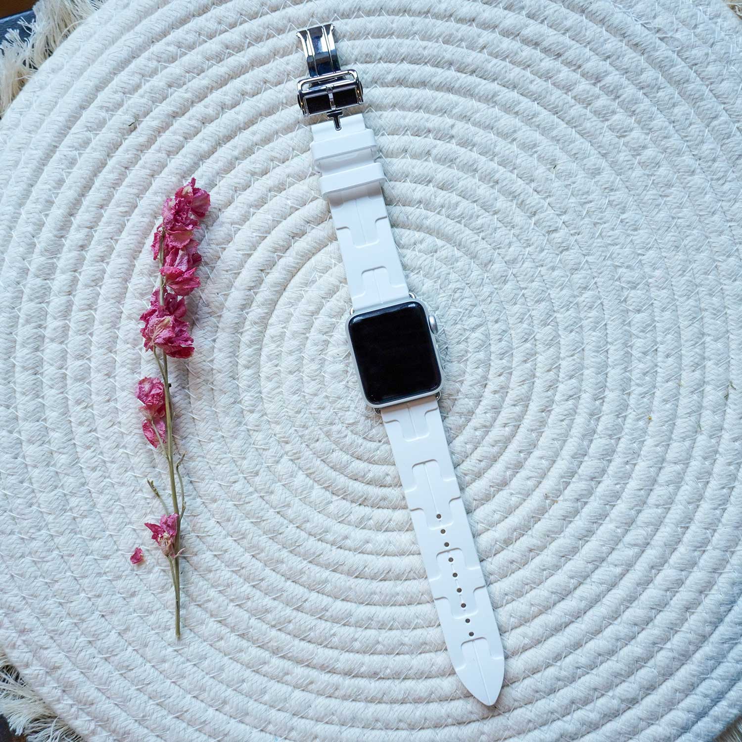 Bracelet sport Hermès simple tour kilim Apple Watch - blanc