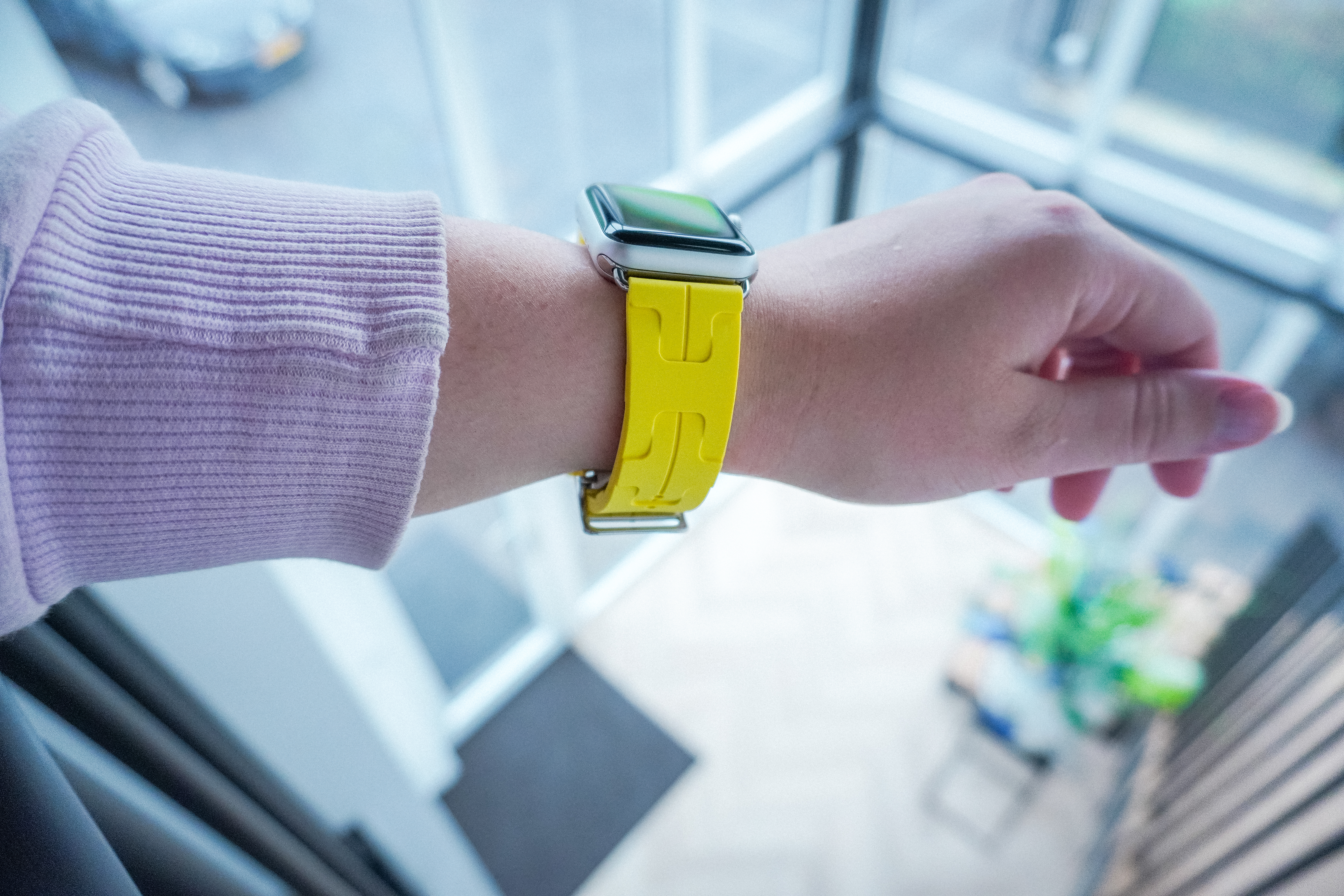Bracelet sport Hermès simple tour kilim Apple Watch - jaune