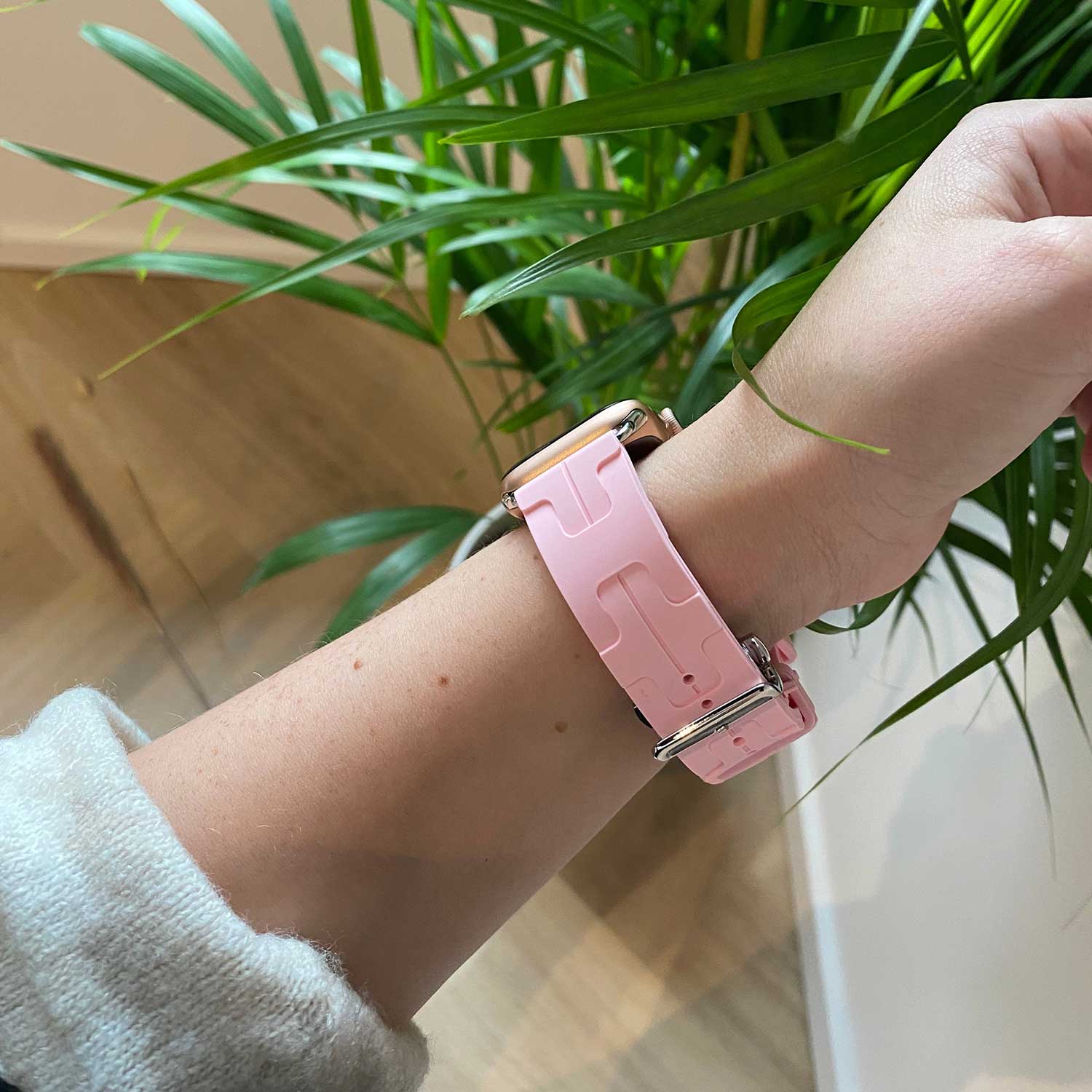 Bracelet sport Hermès simple tour kilim Apple Watch - rose