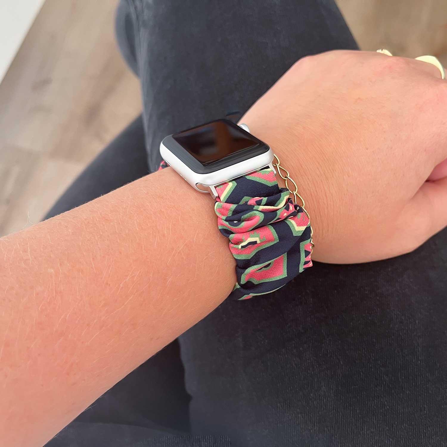 Bracelet nylon chouchou Apple Watch - bleu foncé avec rose et vert