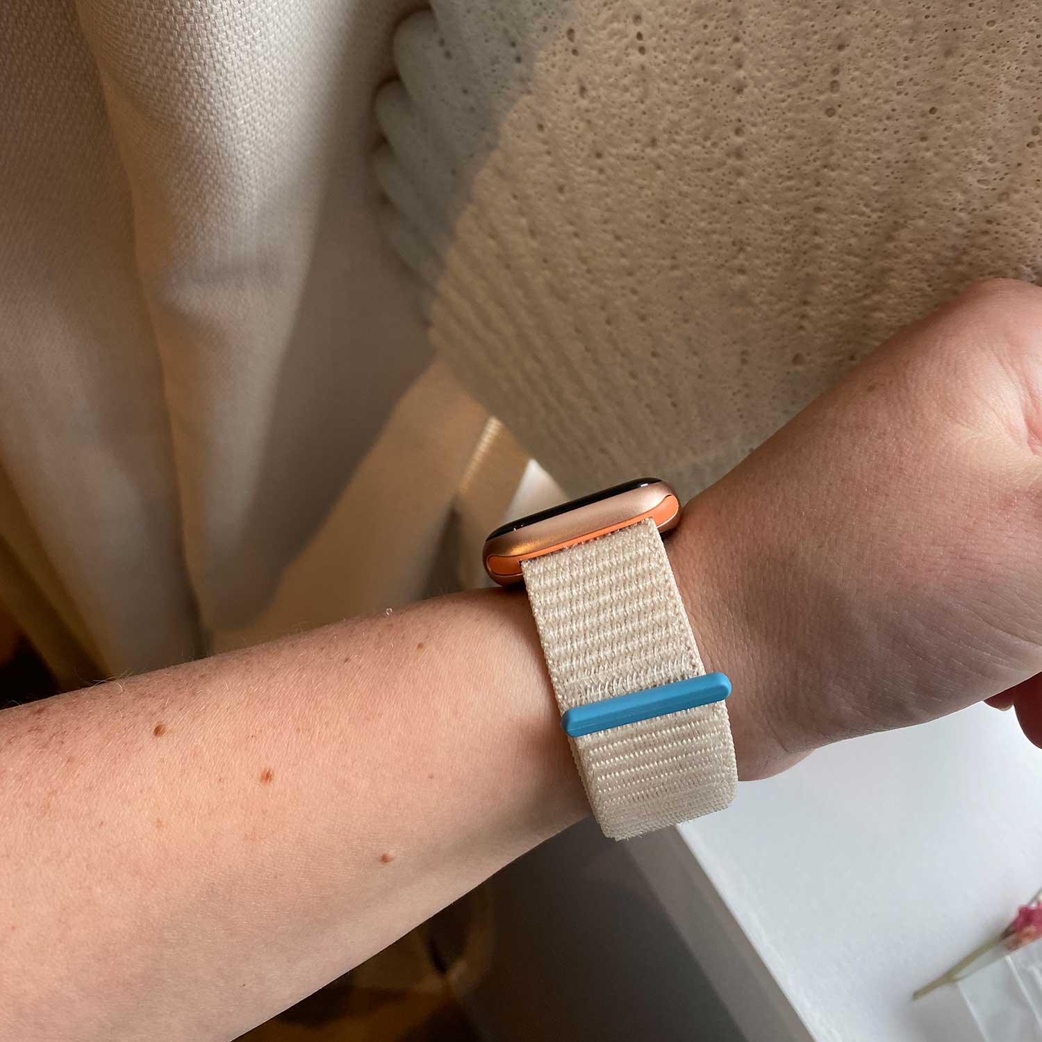 Bracelet boucle sport en nylon Apple Watch - lumière stellaire orange 